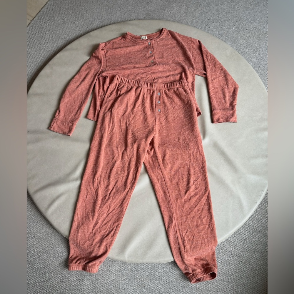 Salmon colored comfy set